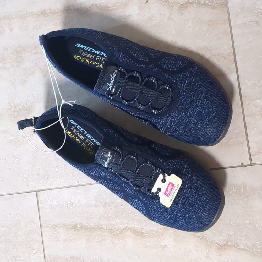 Skechers SlipOn Movin’ Easy Sneakers